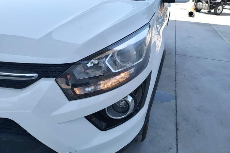 Used BAIC Senova X25 2015 1.5L Manual Elite Edition Left Front Headlight