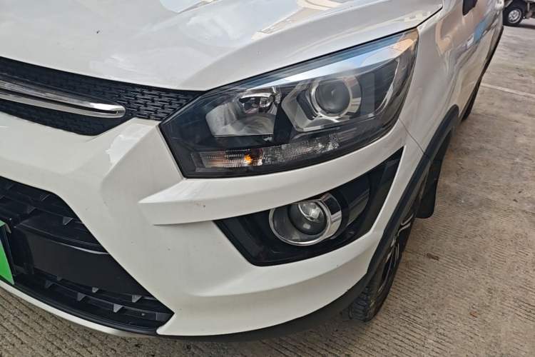 Used BAIC Senova X25 2015 1.5L Manual Elite Edition Left Front Headlight