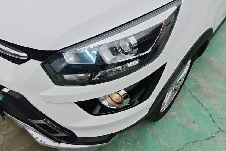 Used BAIC Senova X25 2015 1.5L manual Comfort trim level Left Front Headlight