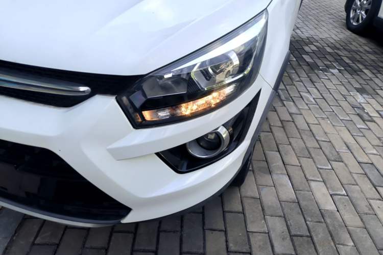 Used BAIC Senova X25 2015 1.5L manual Comfort trim level Left Front Headlight