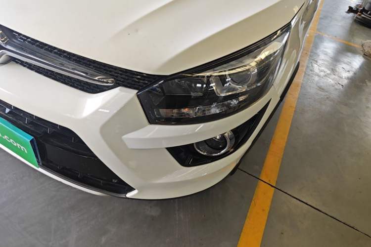 Used BAIC Senova X25 2015 1.5L Automatic Elite Model Left Front Headlight