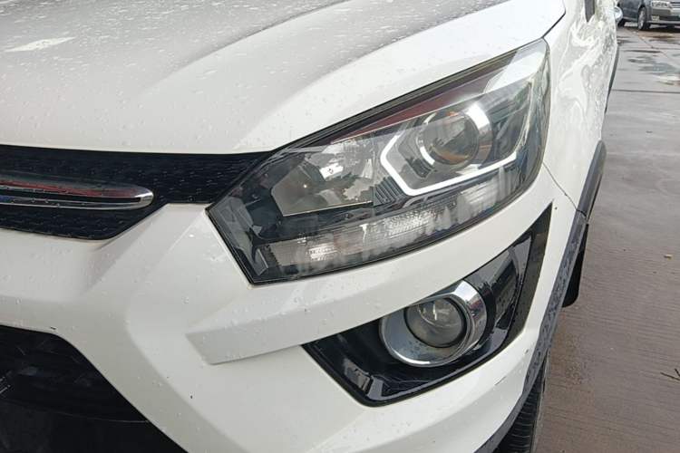 Used BAIC Senova X25 2015 1.5L Automatic Elite Model Left Front Headlight