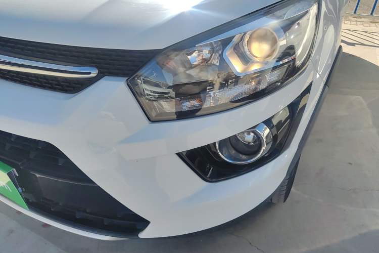 Used BAIC Senova X25 2015 1.5L Manual Elite Edition Left Front Headlight