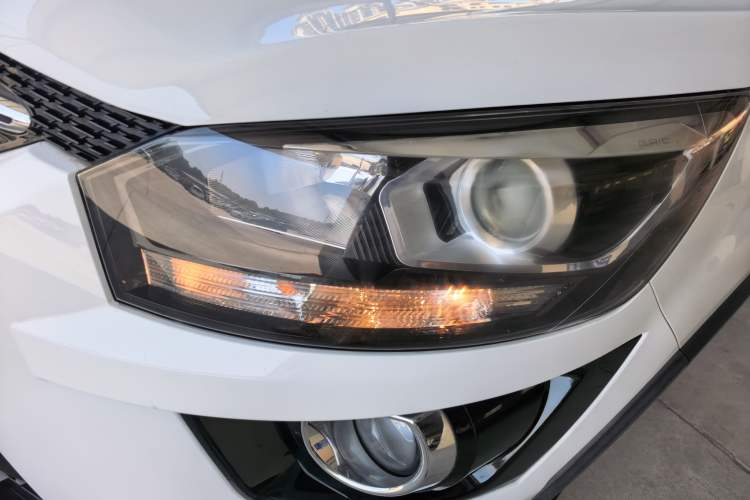 Used BAIC Senova X25 2015 1.5L Automatic Elite Model Left Front Headlight