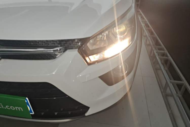 Used BAIC Senova X25 2015 1.5L Manual Elite Edition Left Front Headlight