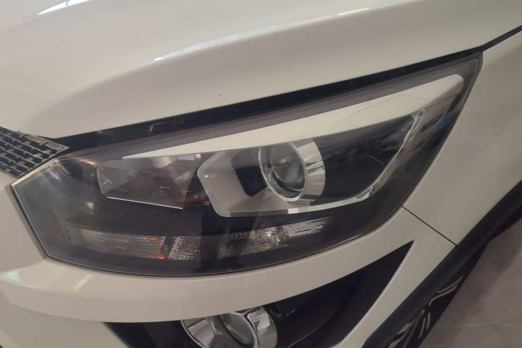 Used BAIC Senova X25 2015 1.5L automatic luxury version Left Front Headlight