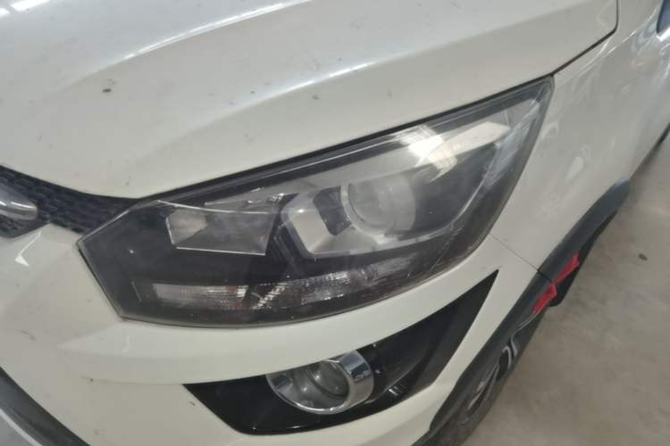 Used BAIC Senova X25 2015 1.5L Manual Elite Edition Left Front Headlight