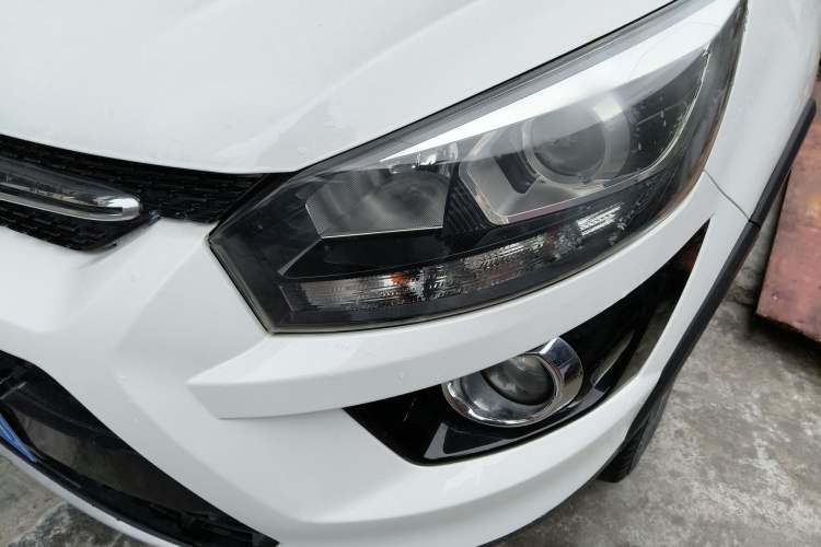 Used BAIC Senova X25 2015 1.5L Automatic Elite Model Left Front Headlight
