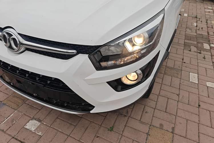Used BAIC Senova X25 2015 1.5L Automatic Elite Model Left Front Headlight
