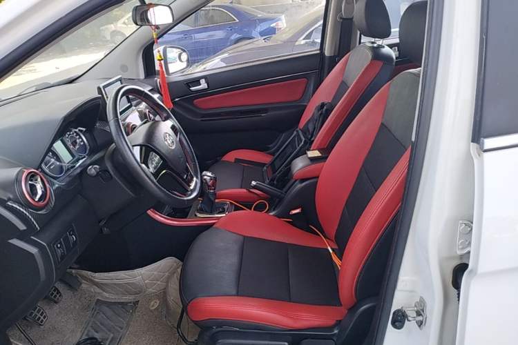Used BAIC Senova X25 2015 1.5L Manual Elite Edition Left Front Seat