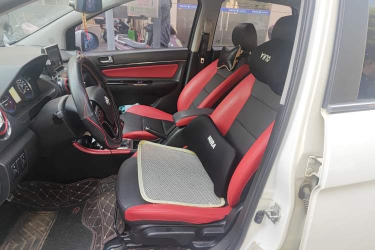 Used BAIC Senova X25 2015 1.5L Manual Elite Edition Left Front Seat