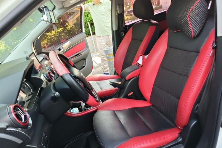 Used BAIC Senova X25 2015 1.5L automatic luxury version Left Front Seat