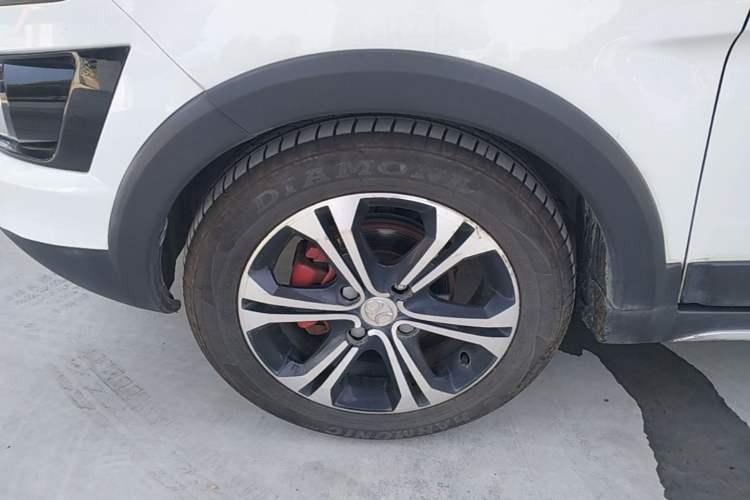 Used BAIC Senova X25 2015 1.5L Manual Elite Edition Left Front Wheel Hub