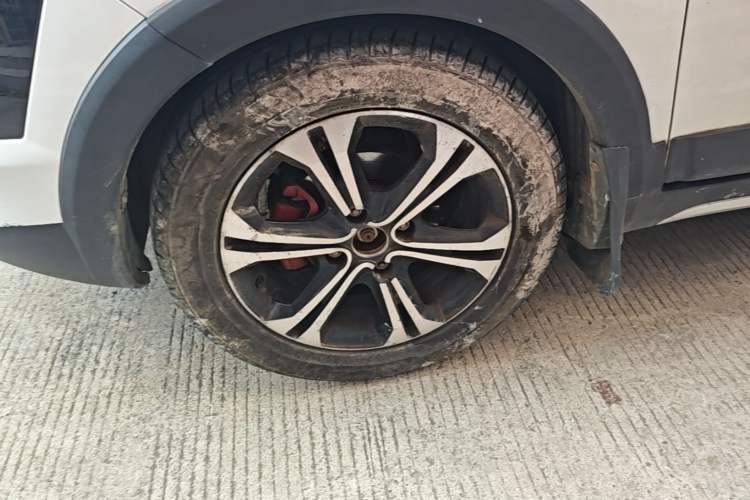 Used BAIC Senova X25 2015 1.5L Manual Elite Edition Left Front Wheel Hub