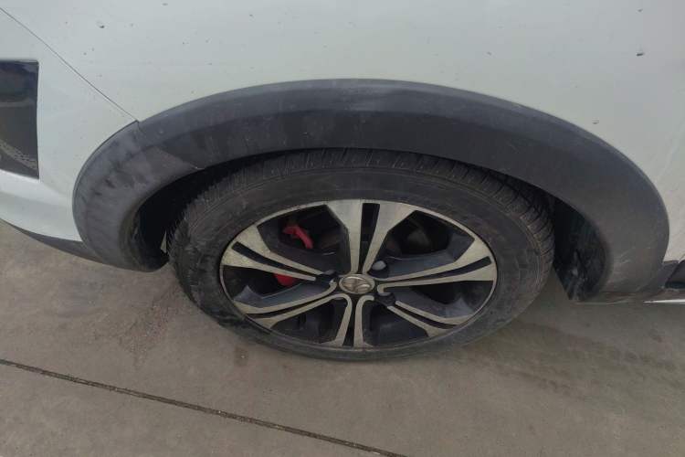 Used BAIC Senova X25 2015 1.5L Manual Elite Edition Left Front Wheel Hub