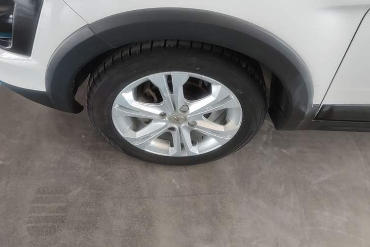 Used BAIC Senova X25 2015 1.5L manual Comfort trim level Left Front Wheel Hub