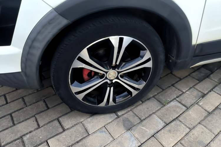 Used BAIC Senova X25 2015 1.5L manual Comfort trim level Left Front Wheel Hub