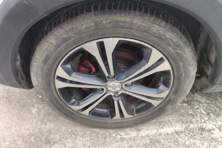 Used BAIC Senova X25 2015 1.5L Manual Elite Edition Left Front Wheel Hub