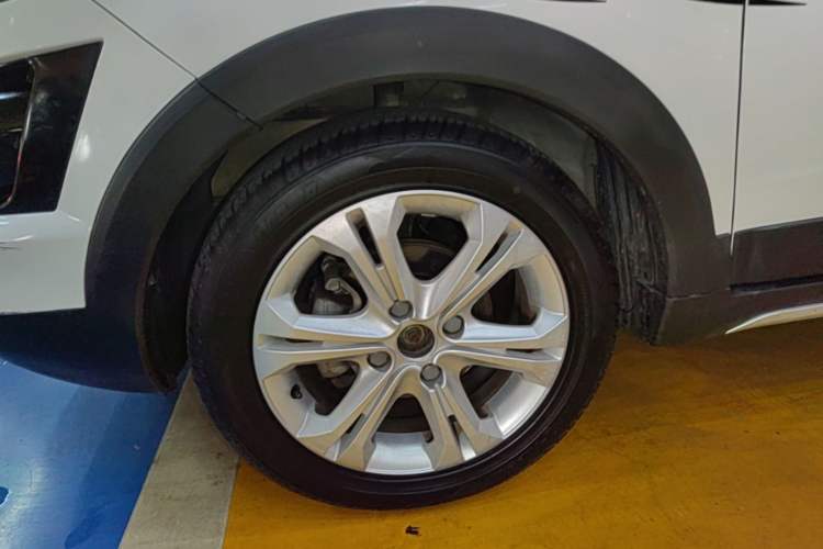 Used BAIC Senova X25 2015 1.5L manual Comfort trim level Left Front Wheel Hub