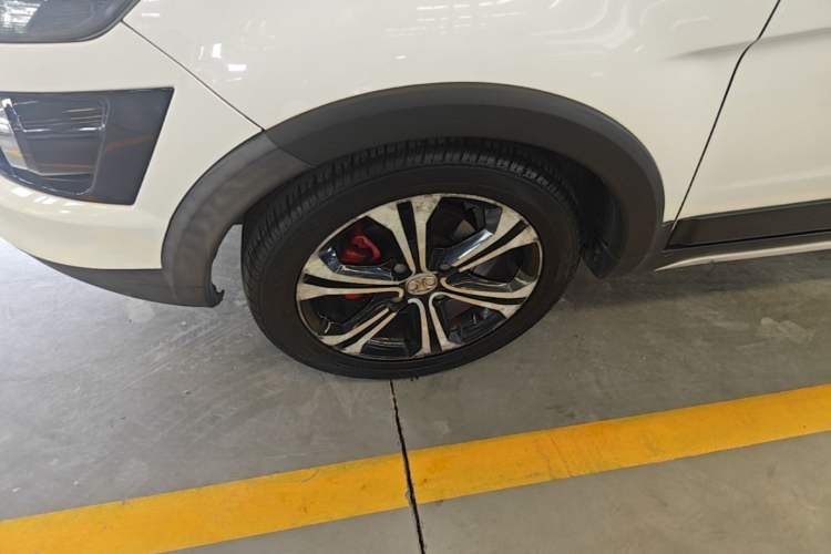 Used BAIC Senova X25 2015 1.5L Automatic Elite Model Left Front Wheel Hub