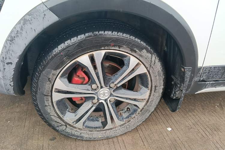 Used BAIC Senova X25 2015 1.5L Automatic Elite Model Left Front Wheel Hub