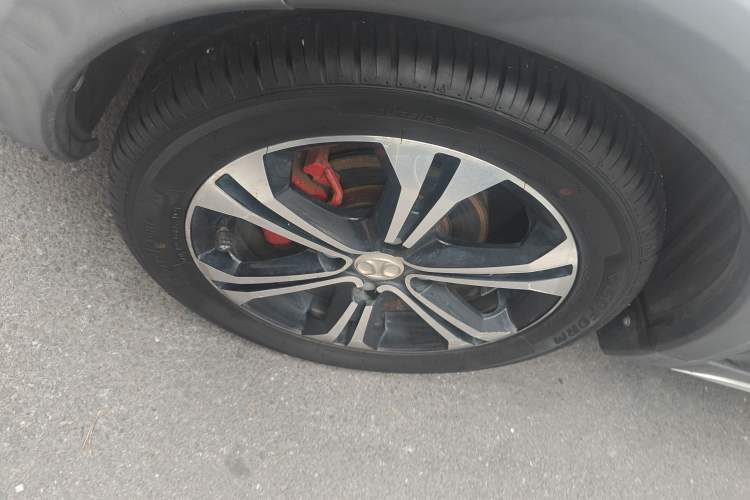 Used BAIC Senova X25 2015 1.5L Manual Elite Edition Left Front Wheel Hub