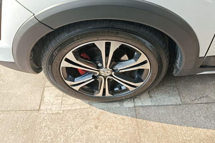 Used BAIC Senova X25 2015 1.5L Automatic Elite Model Left Front Wheel Hub