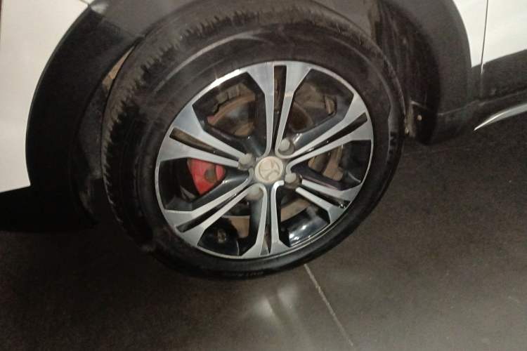 Used BAIC Senova X25 2015 1.5L automatic luxury version Left Front Wheel Hub