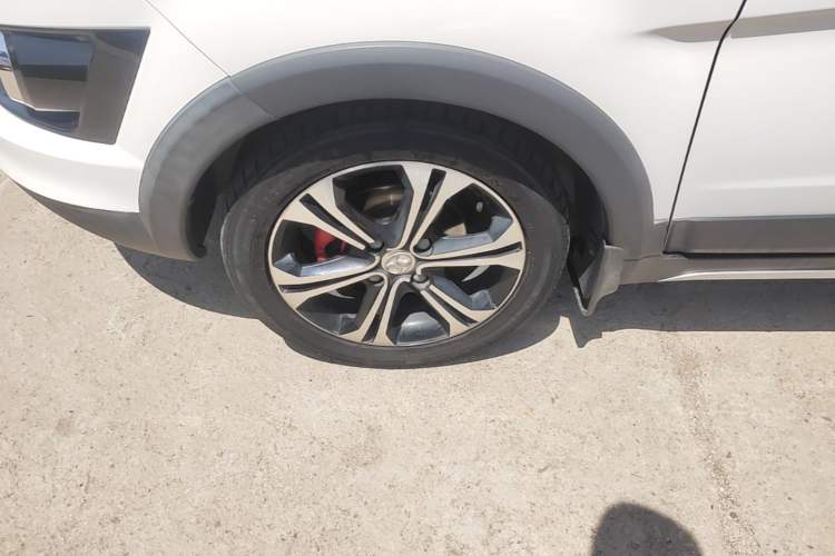 Used BAIC Senova X25 2015 1.5L Automatic Elite Model Left Front Wheel Hub