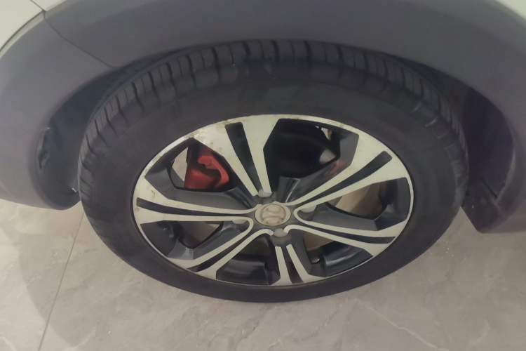 Used BAIC Senova X25 2015 1.5L automatic luxury version Left Front Wheel Hub