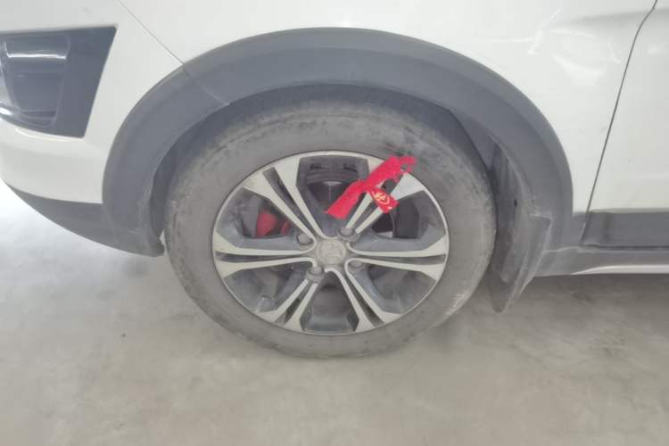 Used BAIC Senova X25 2015 1.5L Manual Elite Edition Left Front Wheel Hub