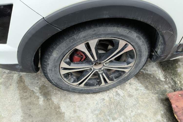 Used BAIC Senova X25 2015 1.5L Automatic Elite Model Left Front Wheel Hub