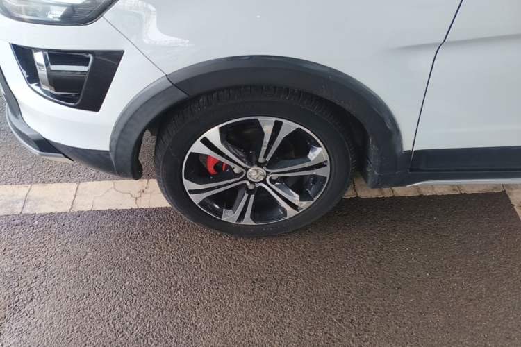 Used BAIC Senova X25 2015 1.5L Automatic Elite Model Left Front Wheel Hub