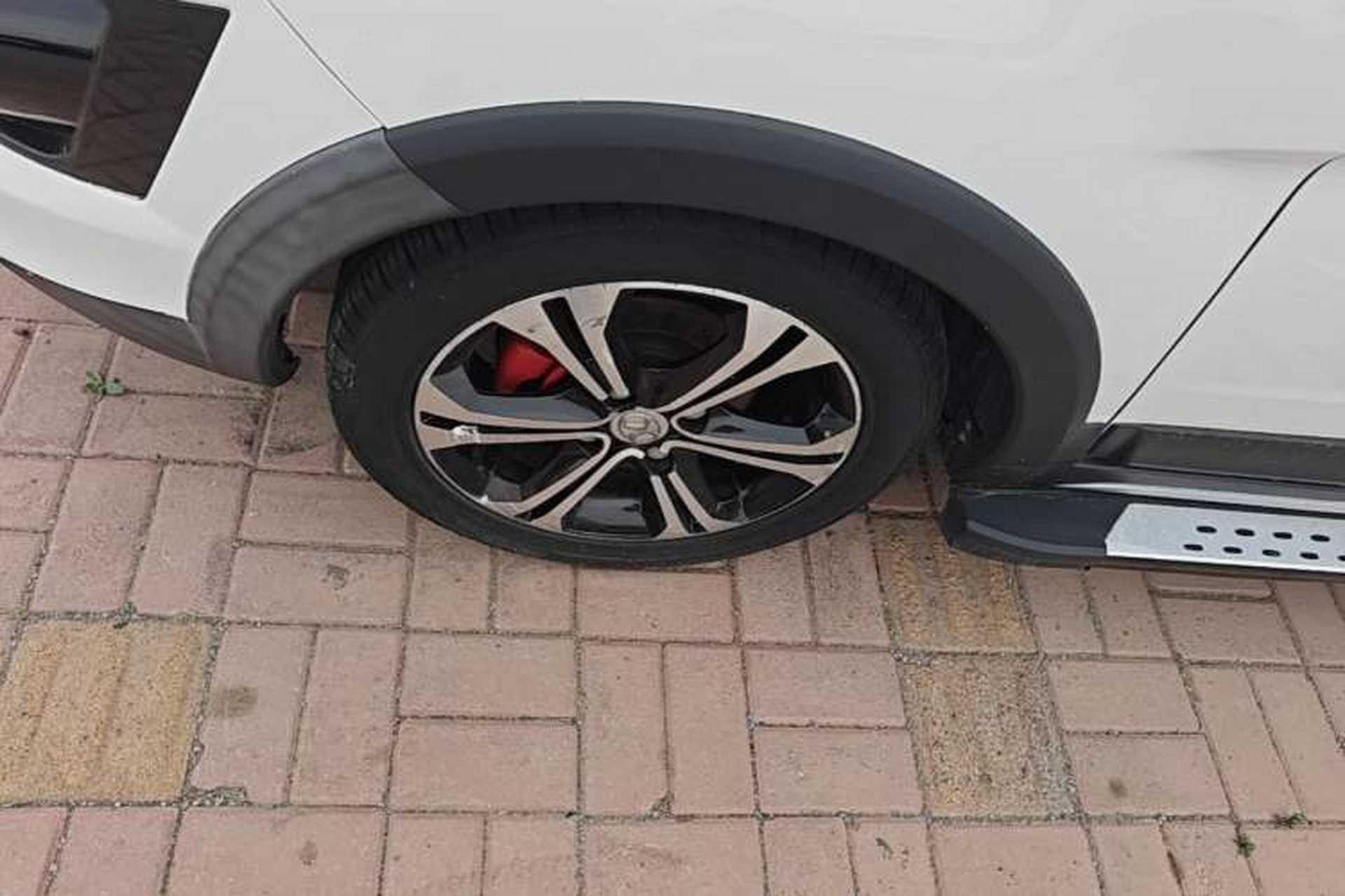 Used BAIC Senova X25 2015 1.5L Automatic Elite Model Left Front Wheel Hub