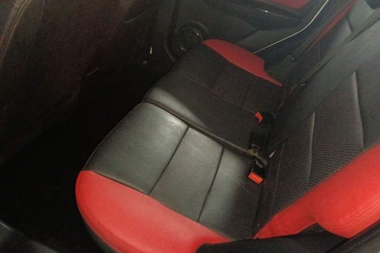 Used BAIC Senova X25 2015 1.5L automatic luxury version Left Rear Seat