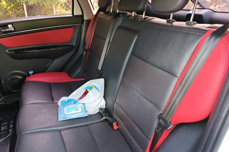 Used BAIC Senova X25 2015 1.5L automatic luxury version Left Rear Seat