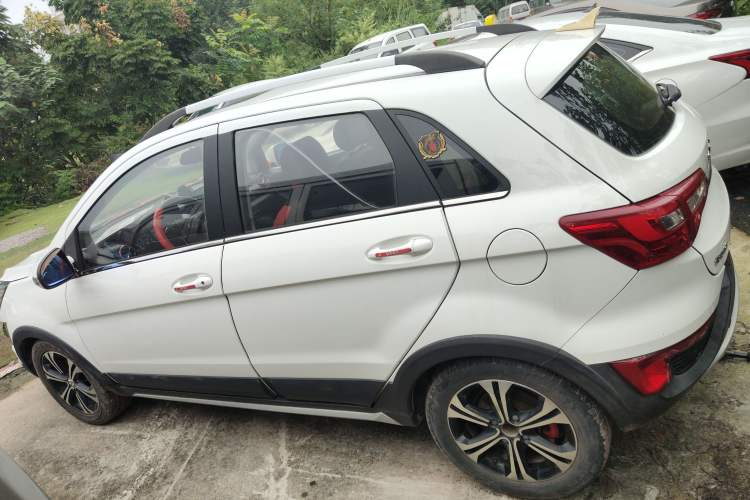 Used BAIC Senova X25 2015 1.5L Manual Elite Edition Left Side