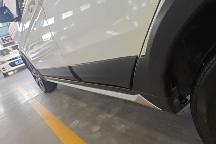 Used BAIC Senova X25 2015 1.5L Automatic Elite Model Left Side Sill