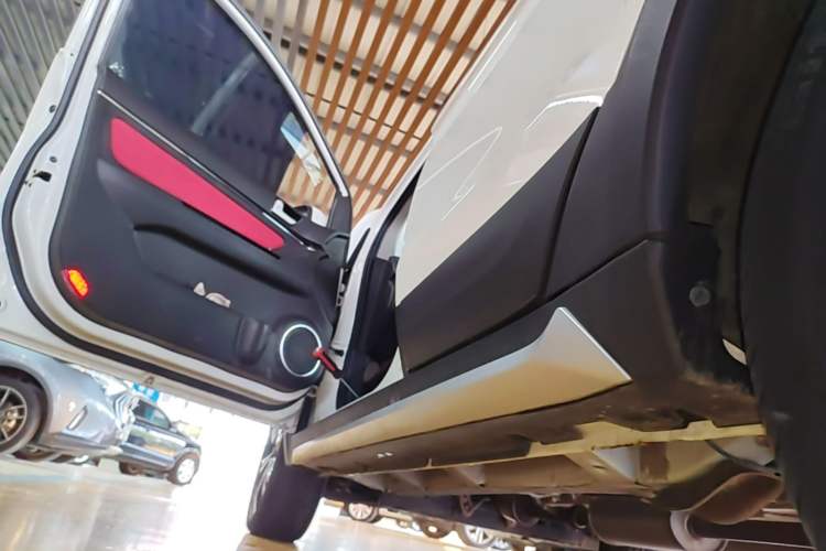 Used BAIC Senova X25 2015 1.5L Automatic Elite Model Left Side Sill