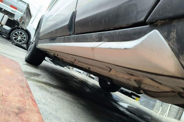 Used BAIC Senova X25 2015 1.5L Automatic Elite Model Left Side Sill