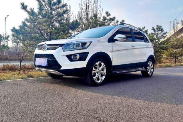 Used BAIC Senova X25 2015 1.5L manual Comfort trim level