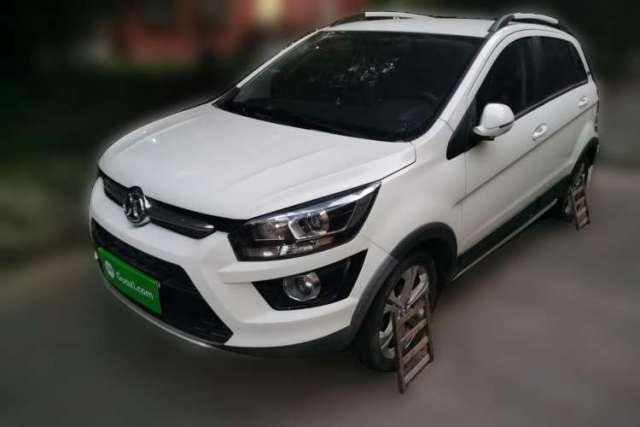 Used BAIC Senova X25 2015 1.5L manual Comfort trim level