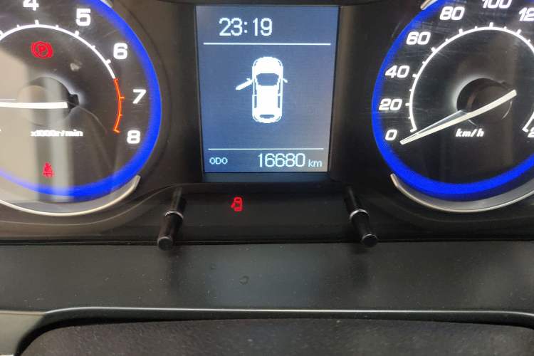 Used BAIC Senova X25 2015 1.5L Manual Elite Edition Odometer Close Up
