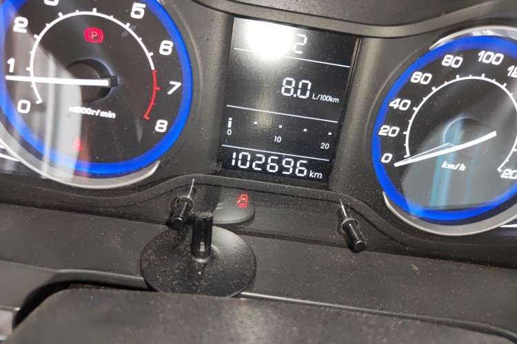 Used BAIC Senova X25 2015 1.5L manual Comfort trim level Odometer Close Up