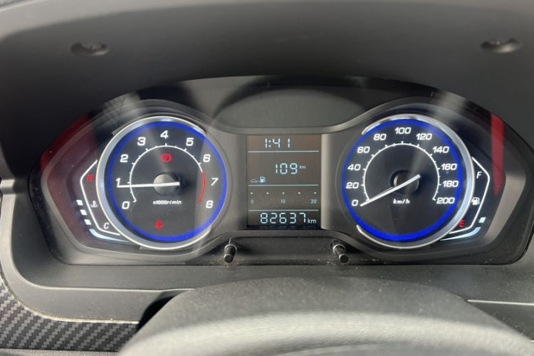 Used BAIC Senova X25 2015 1.5L manual Comfort trim level Odometer Close Up