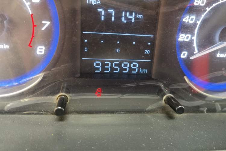 Used BAIC Senova X25 2015 1.5L manual Comfort trim level Odometer Close Up