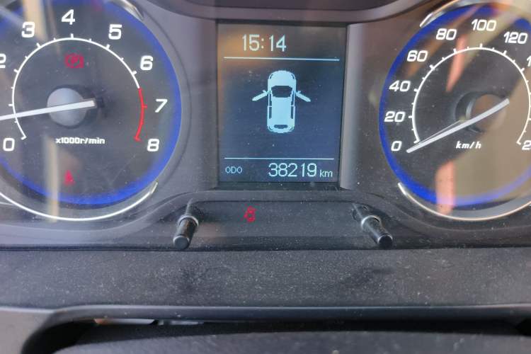 Used BAIC Senova X25 2015 1.5L Manual Elite Edition Odometer Close Up