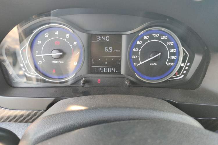 Used BAIC Senova X25 2015 1.5L manual Comfort trim level Odometer Close Up