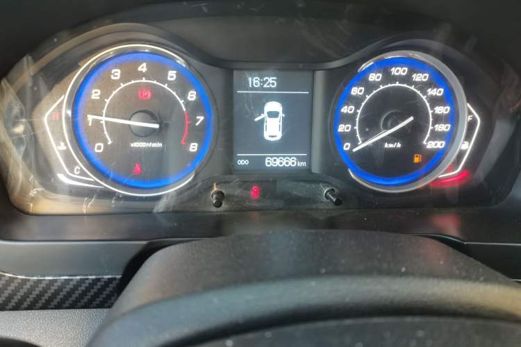 Used BAIC Senova X25 2015 1.5L Manual Elite Edition Odometer Close Up