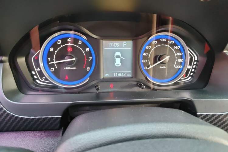 Used BAIC Senova X25 2015 1.5L automatic luxury version Odometer Close Up
